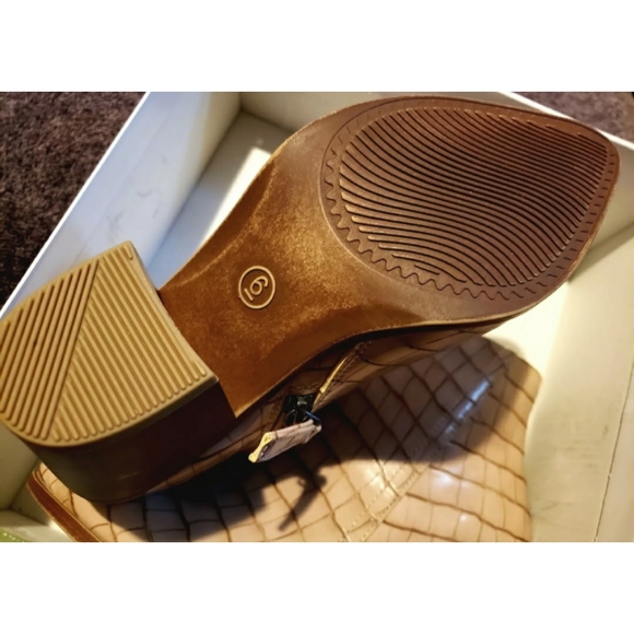 Womens Size 6 Booties - Picture 2 of 2